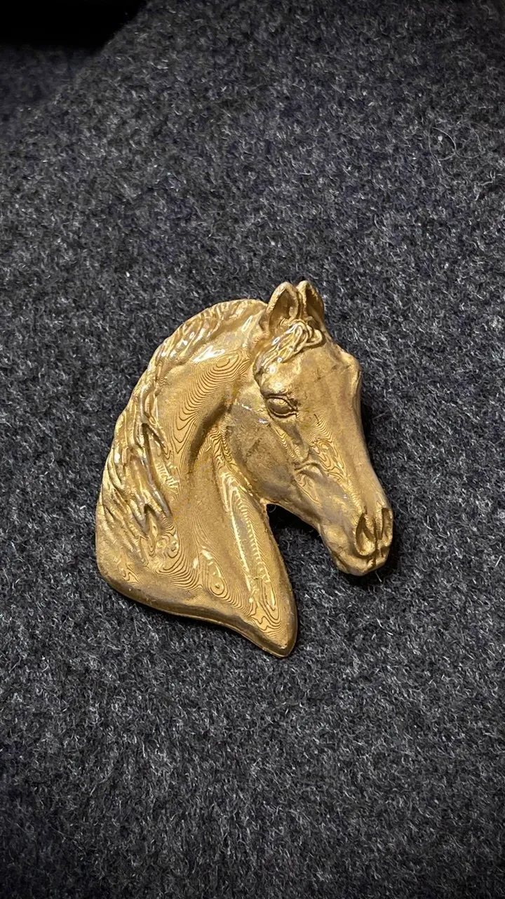 Брошь Конь золотистый