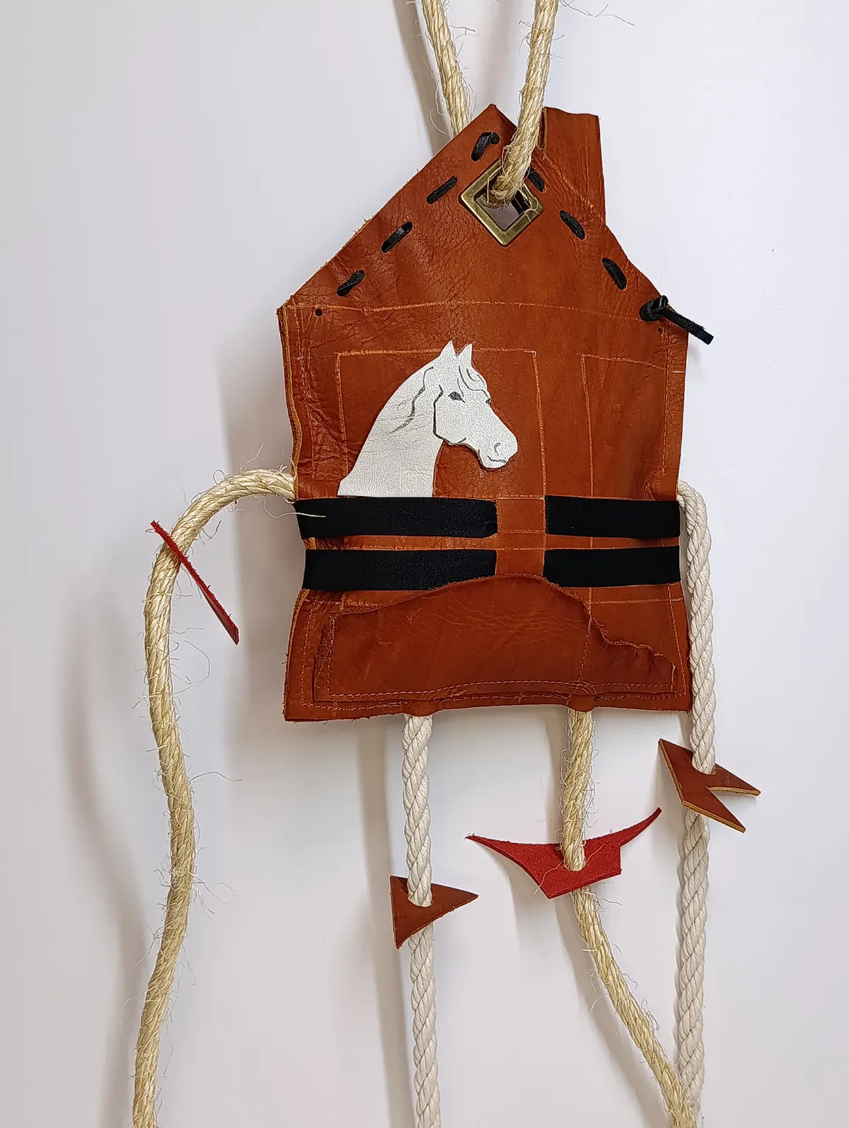 Игрушка для лошади в денник - Конюшня С элементами DIY Белый Конь (Серый)