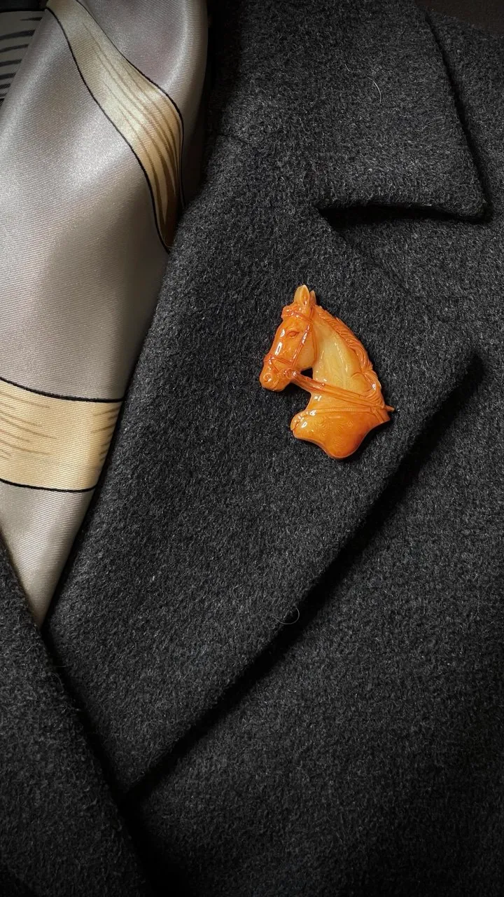 Брошь Рыжая лошадь янтарь (имитация)