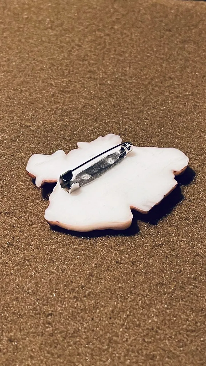 Брошь Ковбой слоновая кость (имитация)