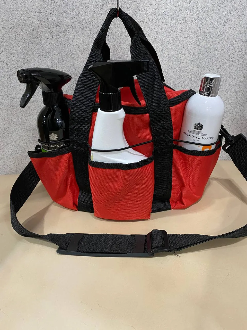 Набор щеток в мягкой сумке Equiman красная