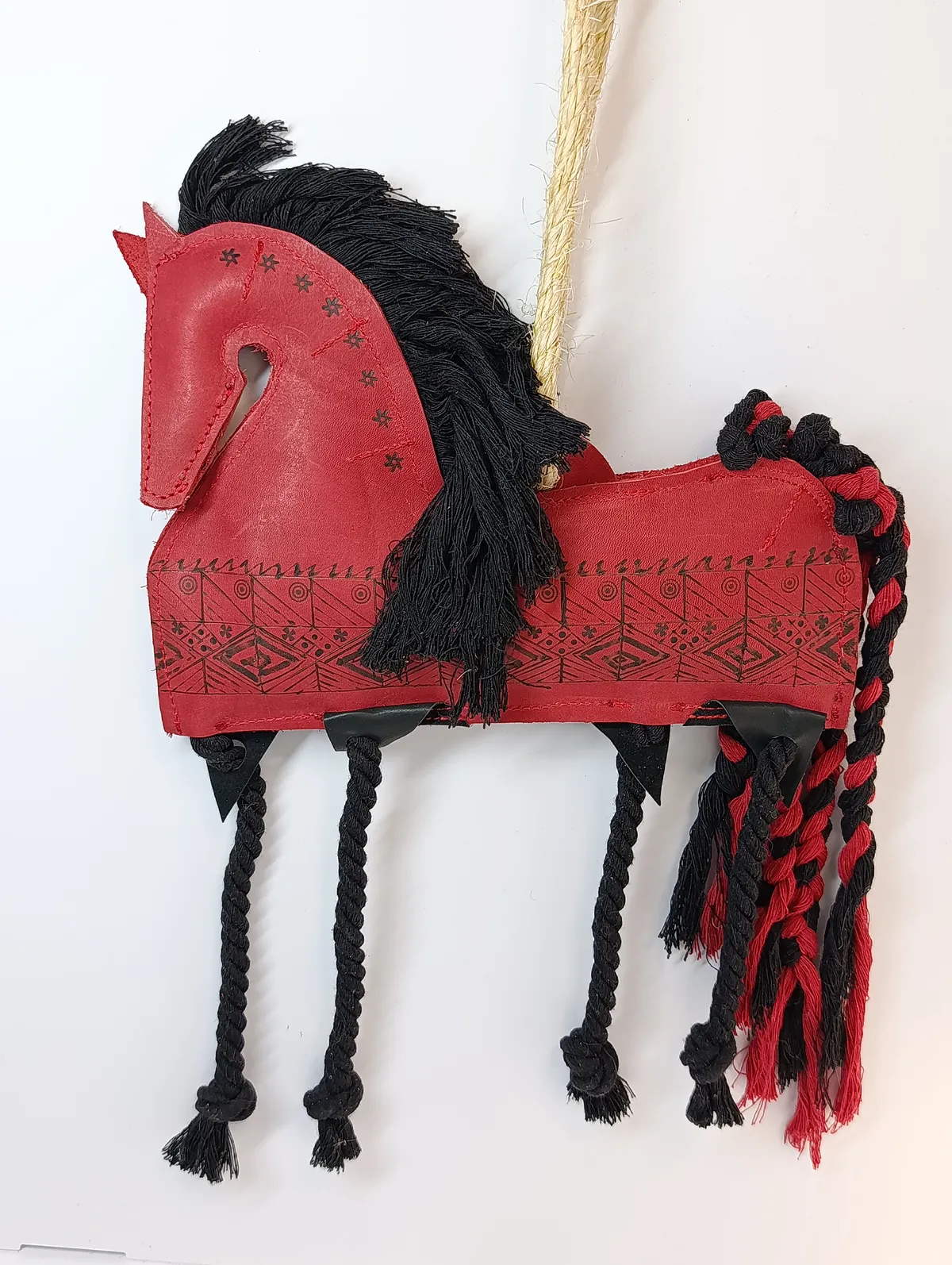 Игрушка для лошади Мезенский конь Красный с дозатором корма