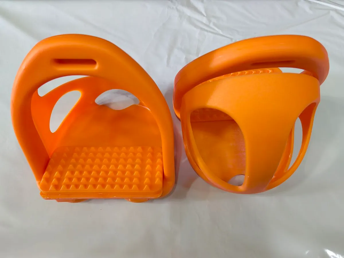 Стремена пластиковые с безопасными вставками Equiman