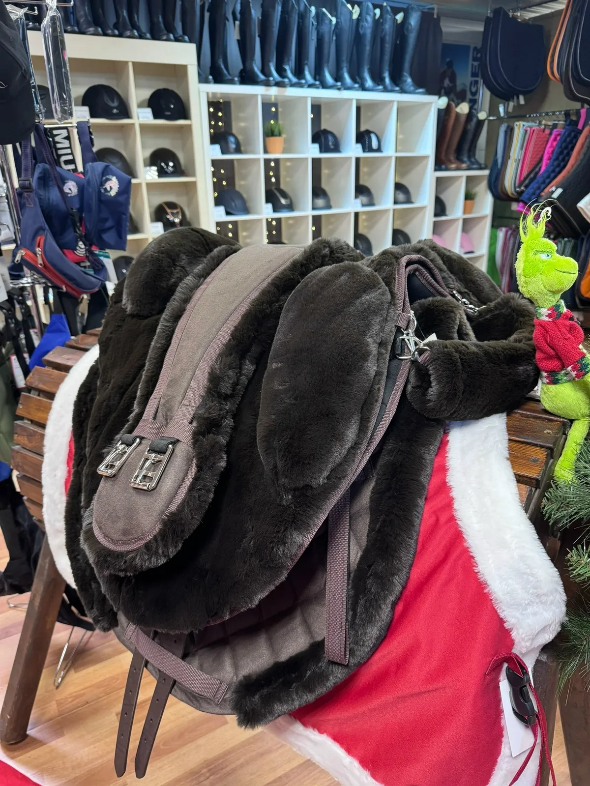 Седло меховое 17,5 + подпруга 80 см