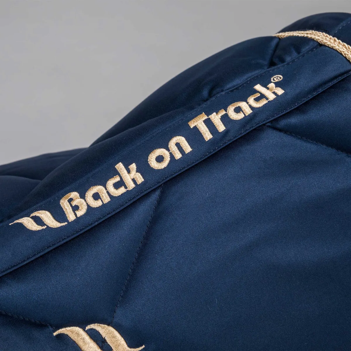 Вальтрап конкурный BACK ON TRACK синий для лошади