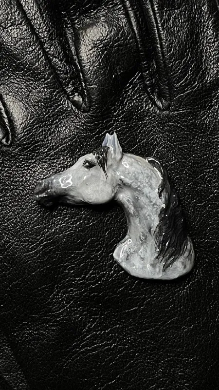 Брошь Араб серый в яблоках