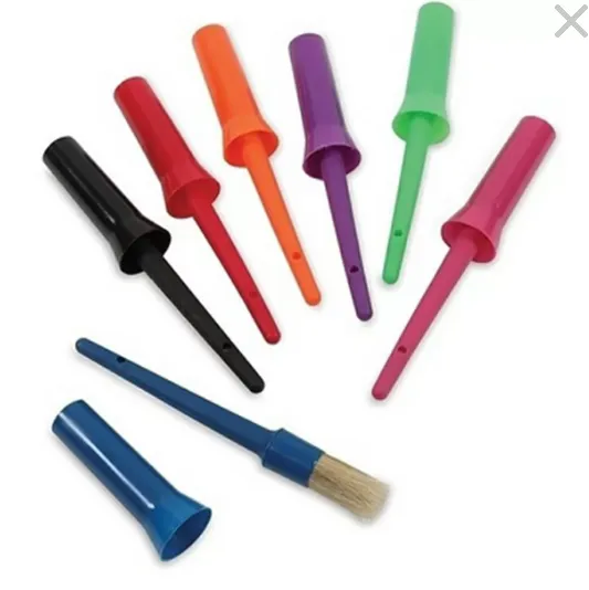 Кисть для смазки копыт со стаканчиком (цвет в ассортименте