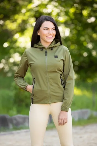 Ветровка с капюшоном