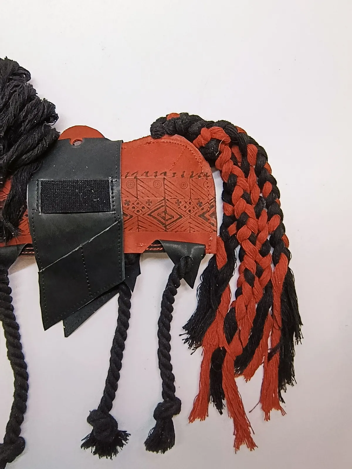 Игрушка для лошади Мезенский конь Красный с дозатором корма