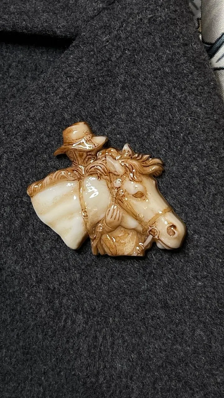 Брошь Ковбой слоновая кость (имитация)