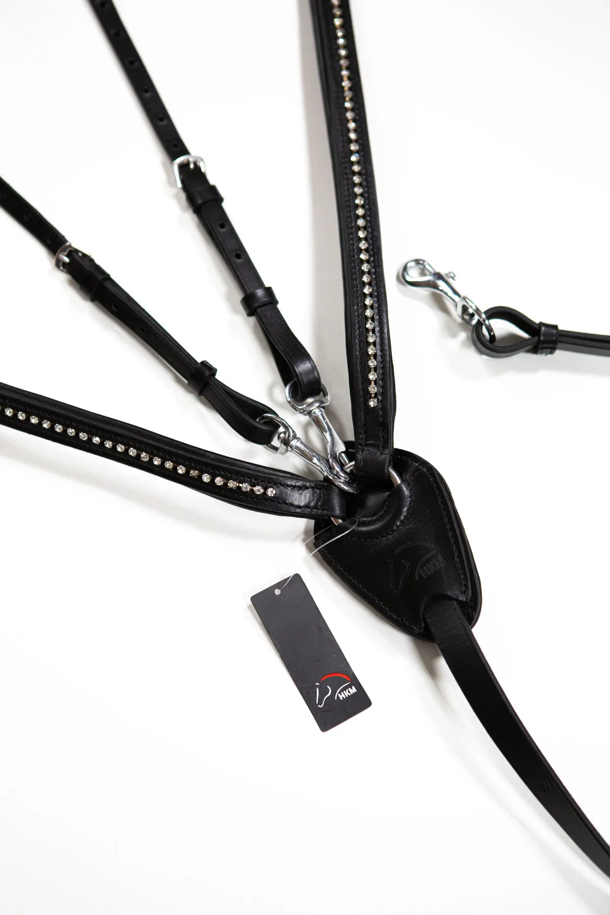 Подперсье Dana кожа, кристаллы, регулируемые усы