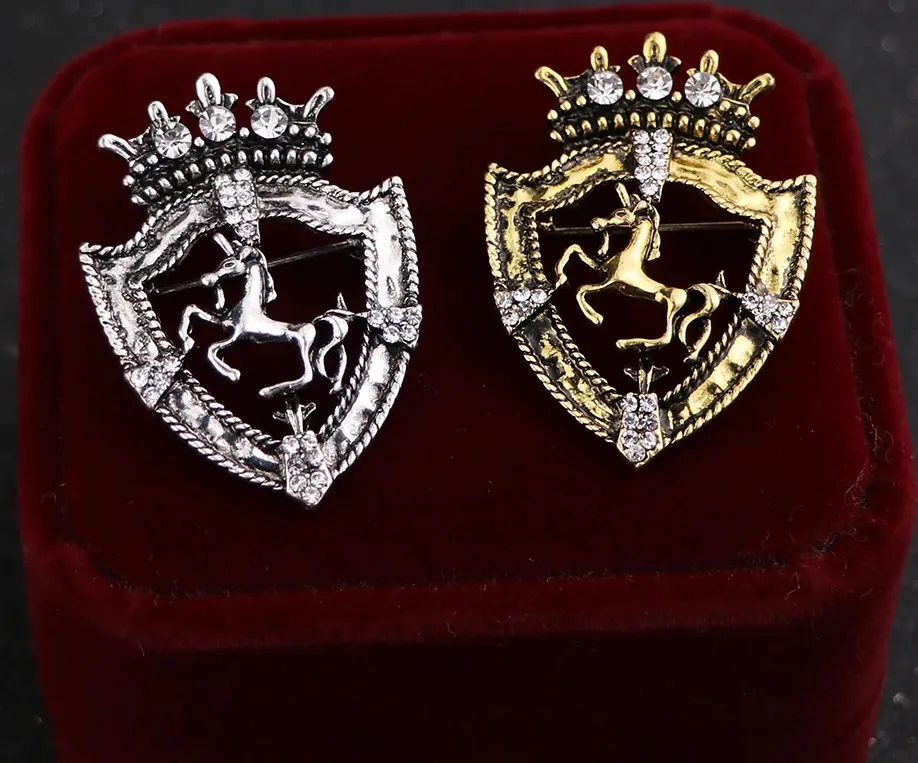 Брошь "Герб"