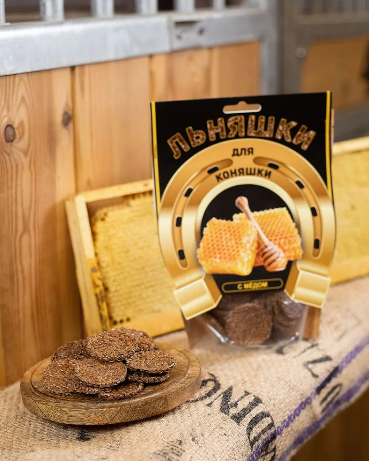 Идальго: Лакомство для лошадей "Льняшки для коняшки" с алтайским мёдом, 200 гр.