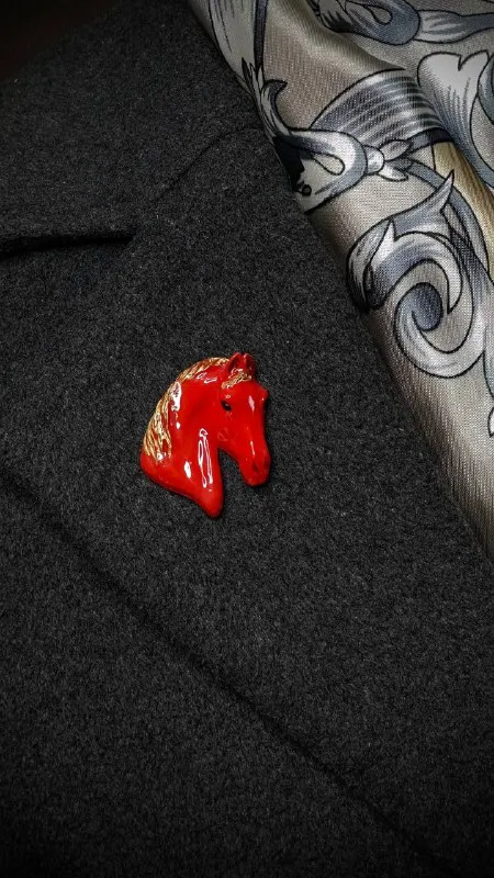 Брошь Конь красно-золотой