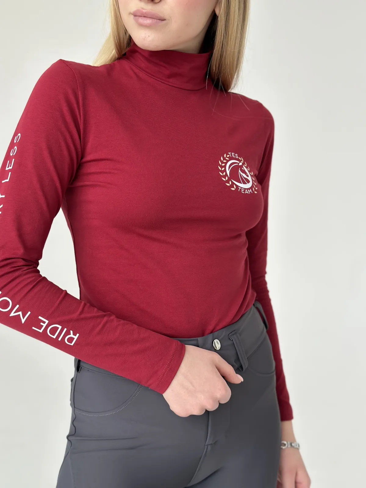 Базовая водолазка TES