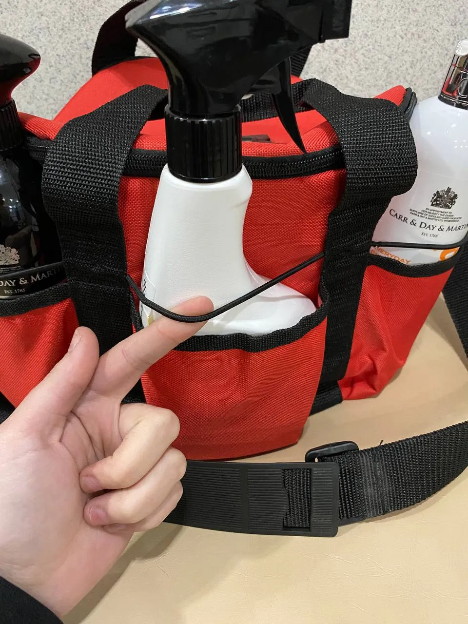 Набор щеток в мягкой сумке Equiman красная