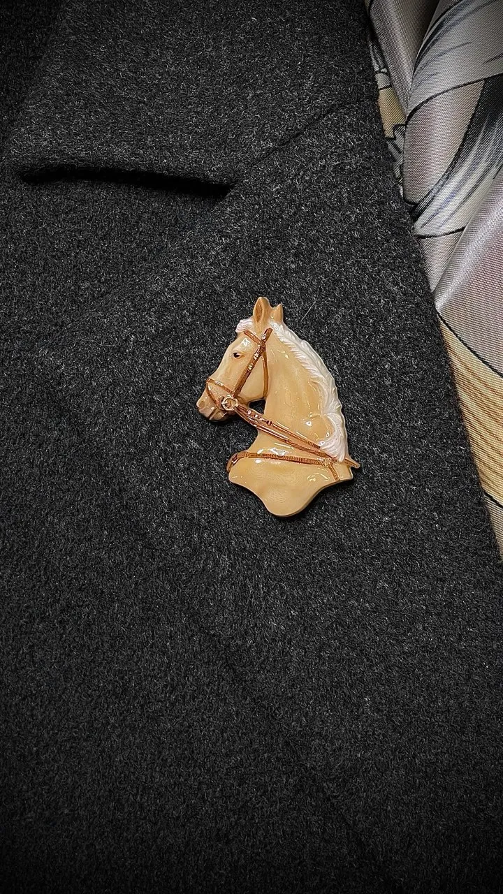 Брошь Соловая лошадь