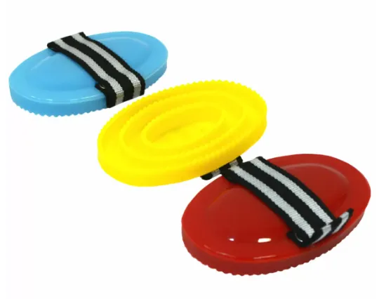 Скребница из пластика с ремешком