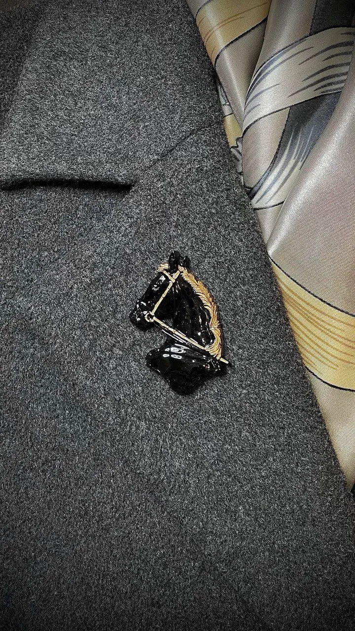 Брошь Вороная в золоте