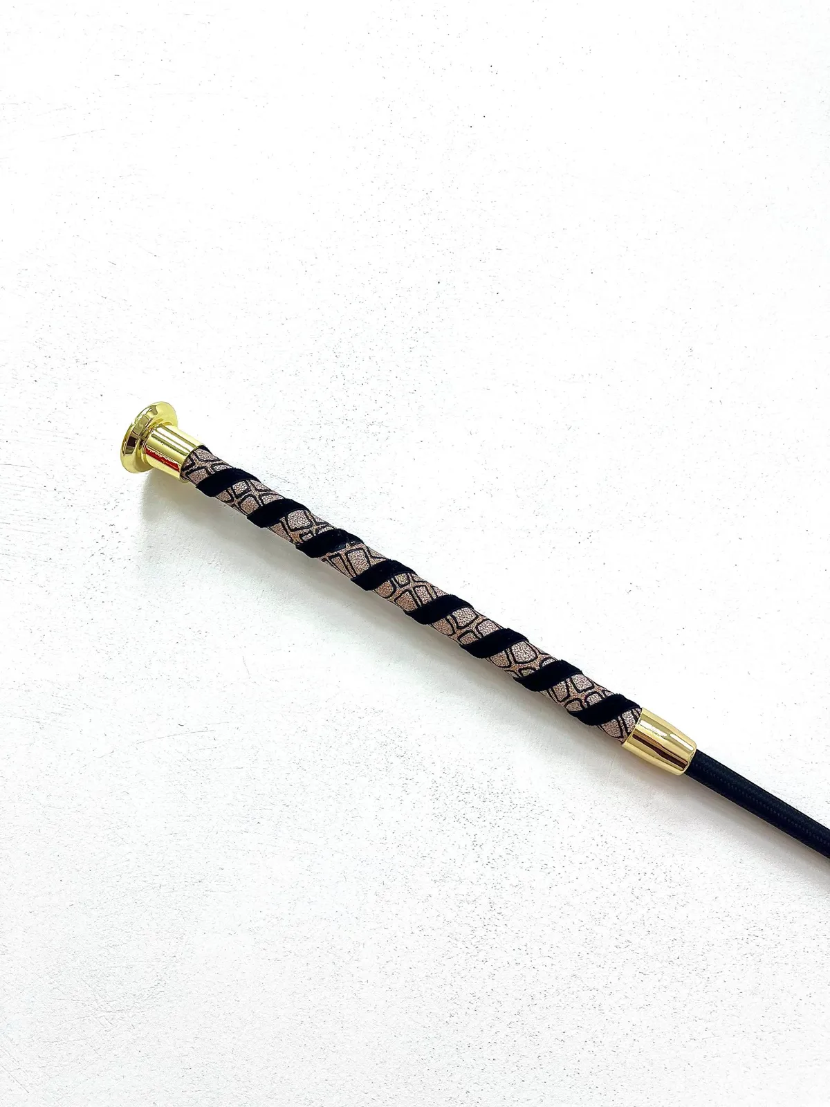 Хлыст конкурный 65 см с декоративной хлопушкой