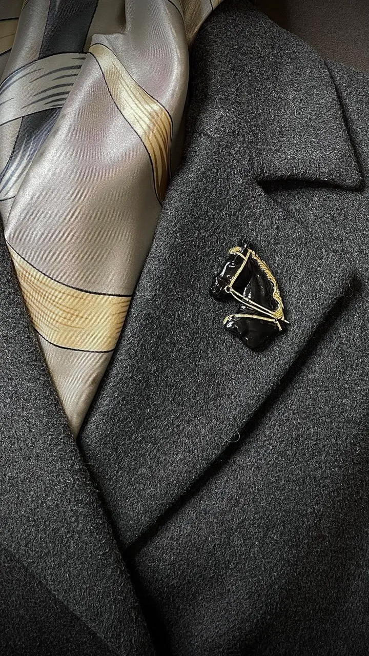 Брошь Вороная в золоте