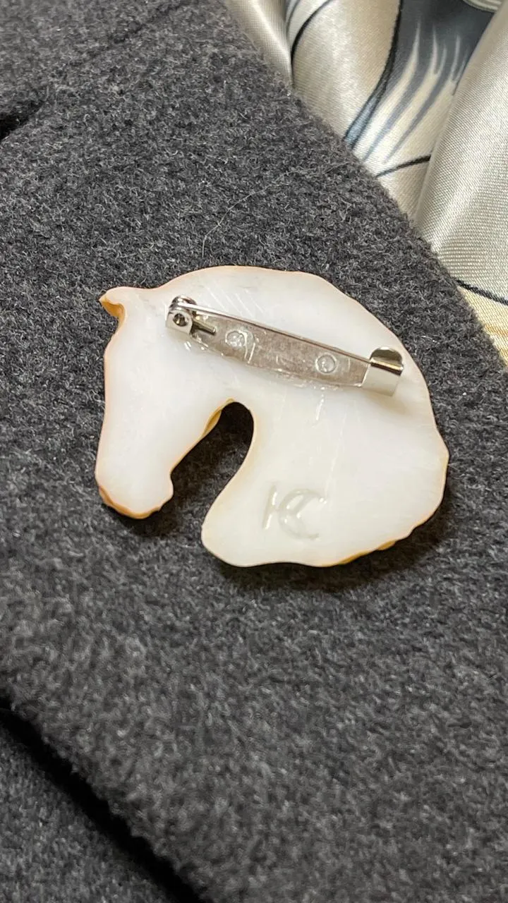 Брошь Тяжеловоз слоновая кость (имитация)