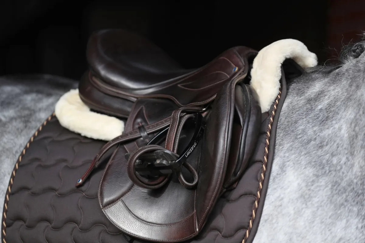 Амортизатор под седло