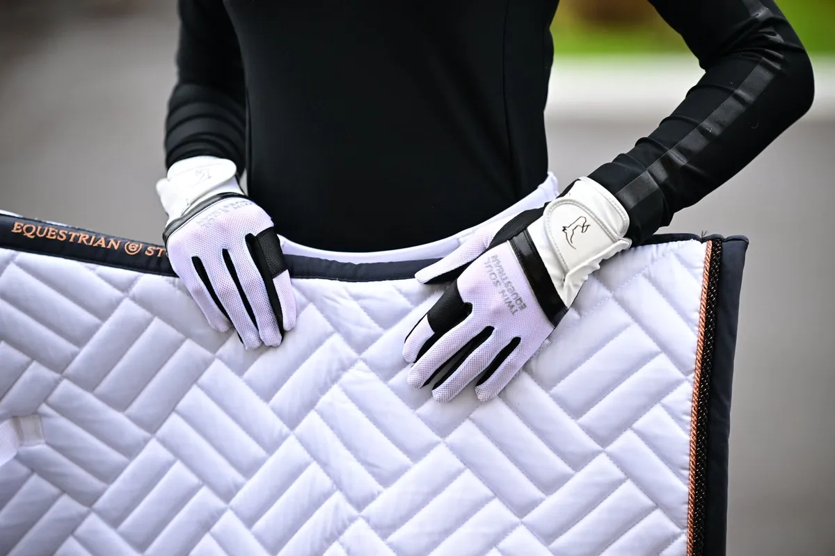 Перчатки черно-белые комбинированные (Эко-кожа и сетка), р-р 5(XXS), TwinSoul