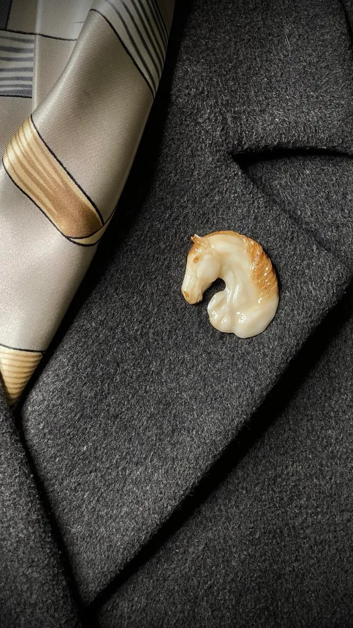 Брошь Тяжеловоз слоновая кость (имитация)