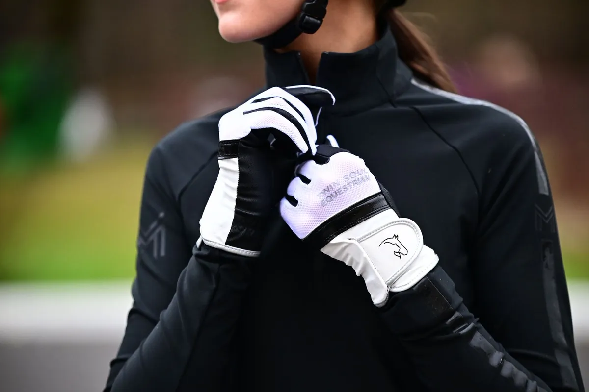 Перчатки черно-белые комбинированные (Эко-кожа и сетка), р-р 5(XXS), TwinSoul