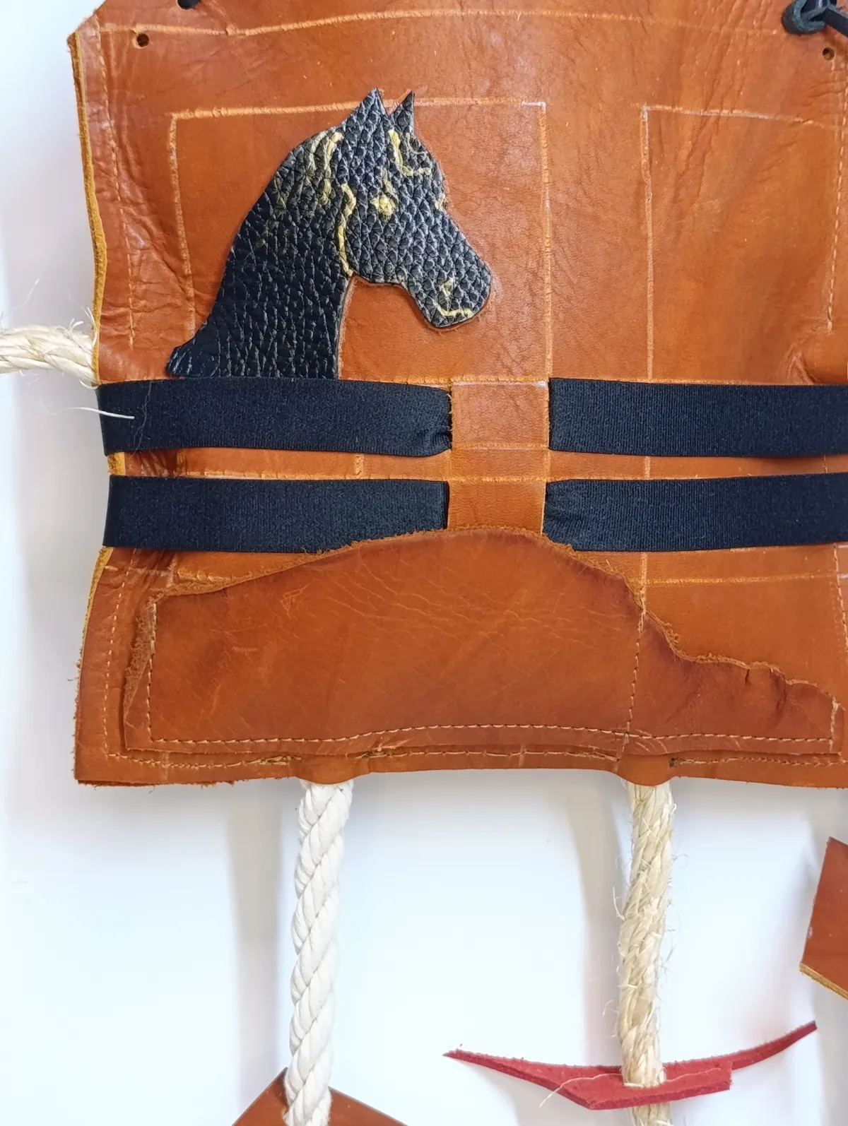 Игрушка для лошади в денник - Конюшня С элементами DIY Черный Конь (Вороной)
