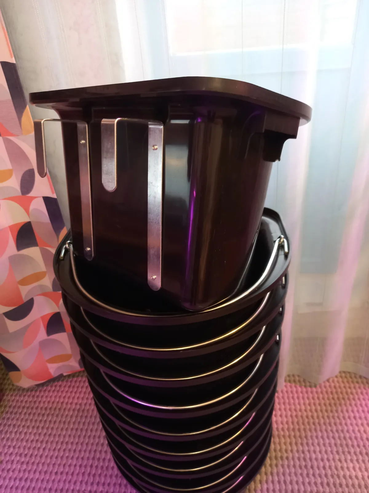 Ведро-кормушка