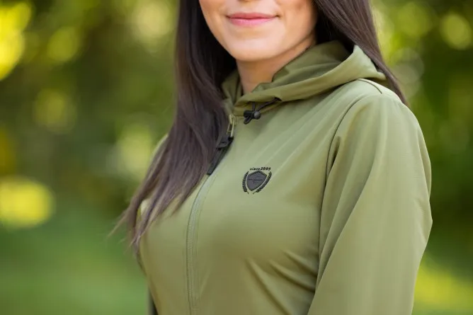 Ветровка с капюшоном