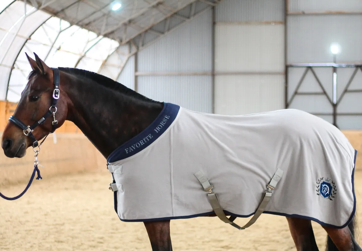 Попона флисовая FAVORITE HORSE Aristocratic (серая,135)