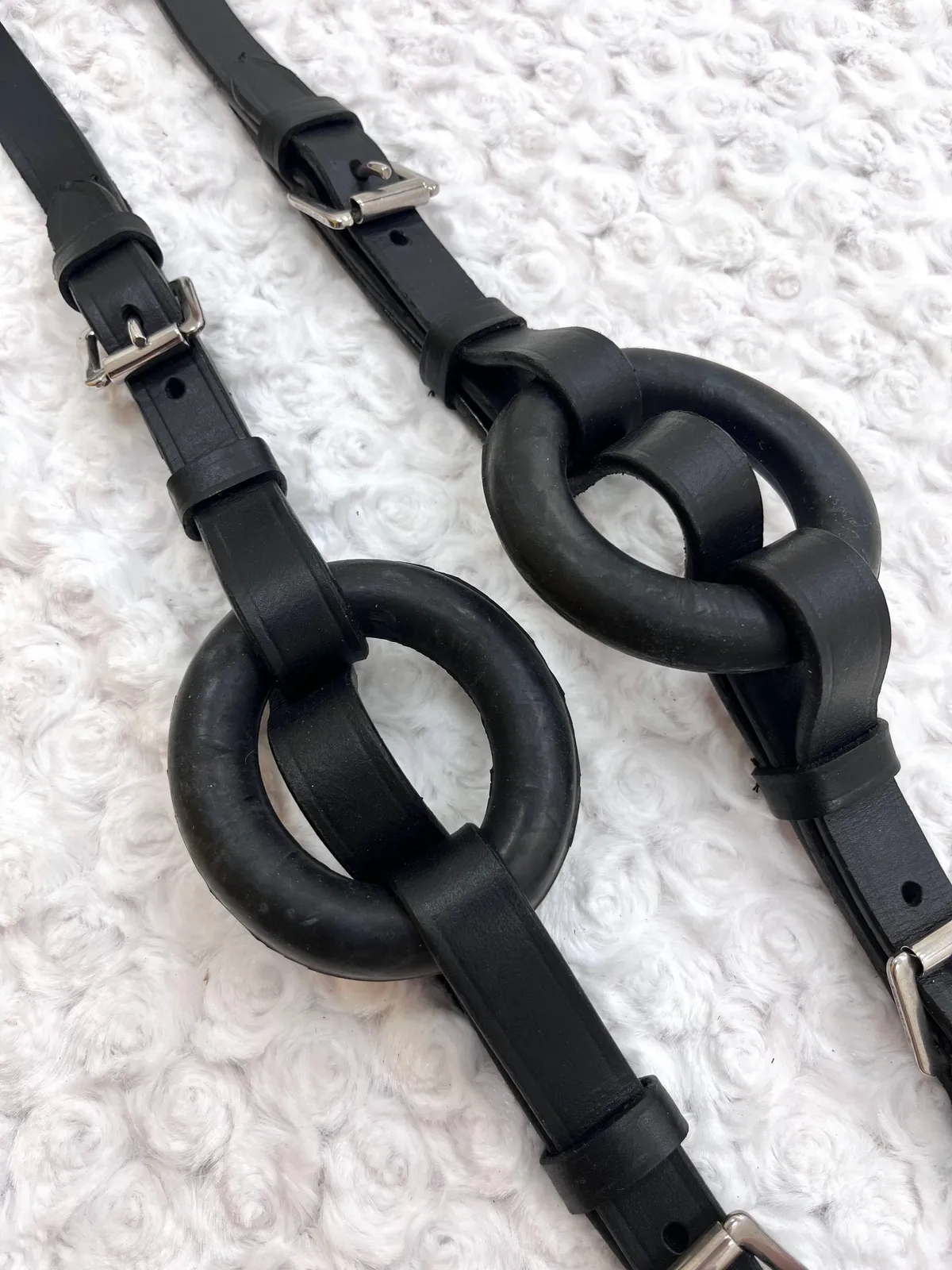 Развязки с резинкой кожаные Tattini