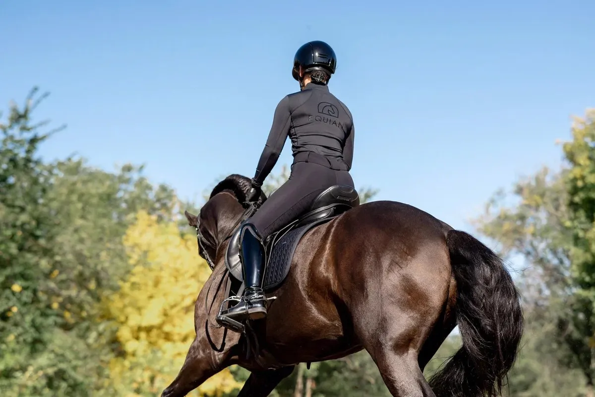 Лонгслив с длинным рукавом EQUIAN