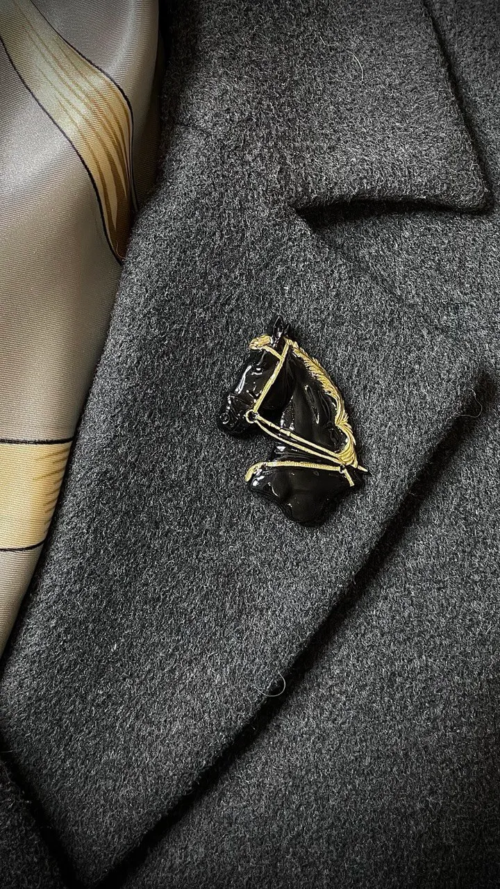 Брошь Вороная в золоте