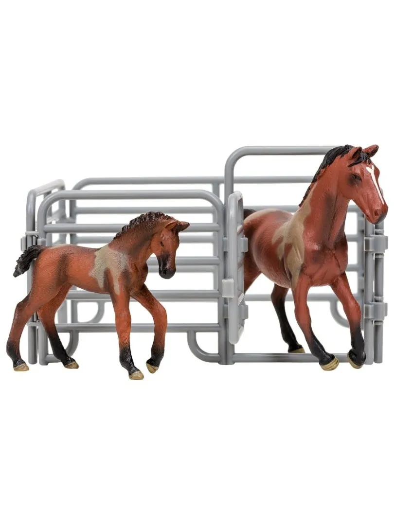 Ганноверская лошадь и жеребенок