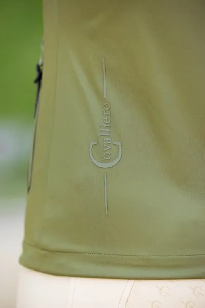 Ветровка с капюшоном