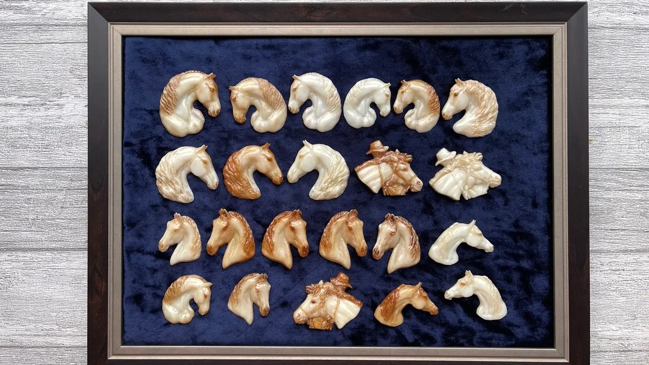 Брошь Ковбой слоновая кость (имитация)