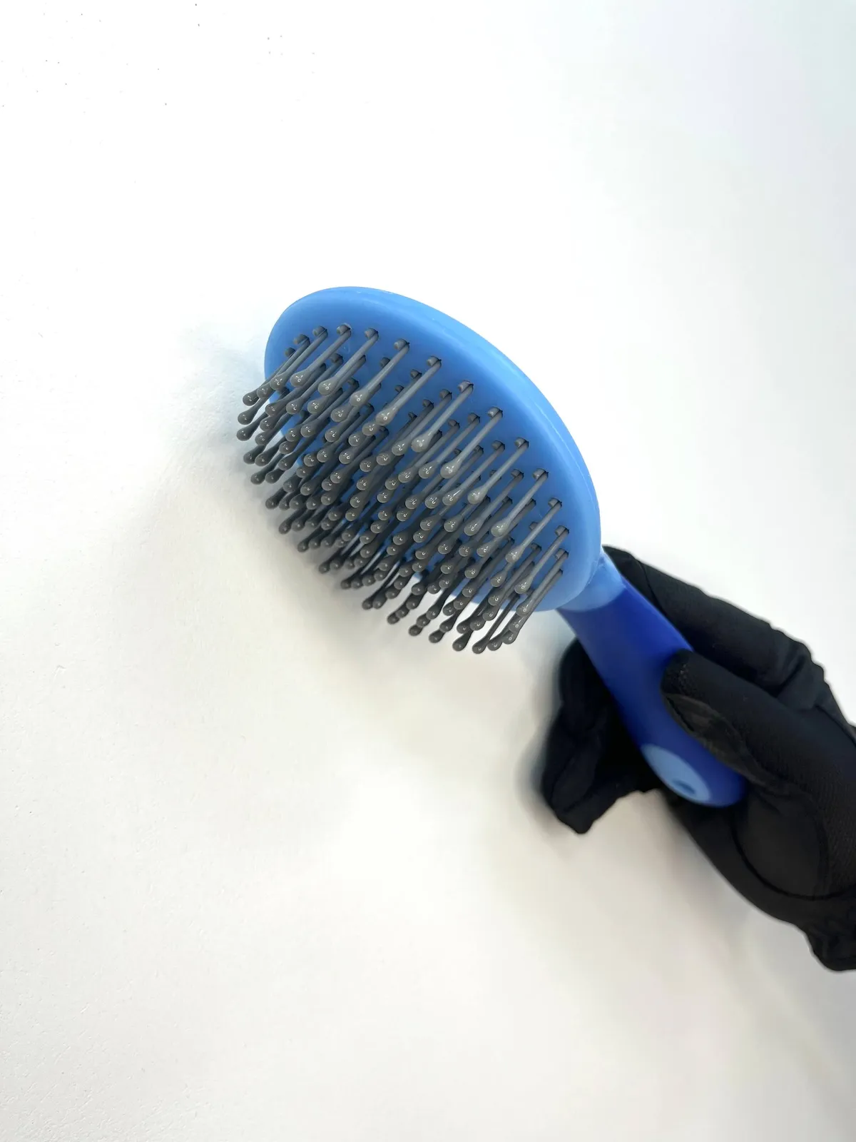 Расческа для ухода за лошадью голубая