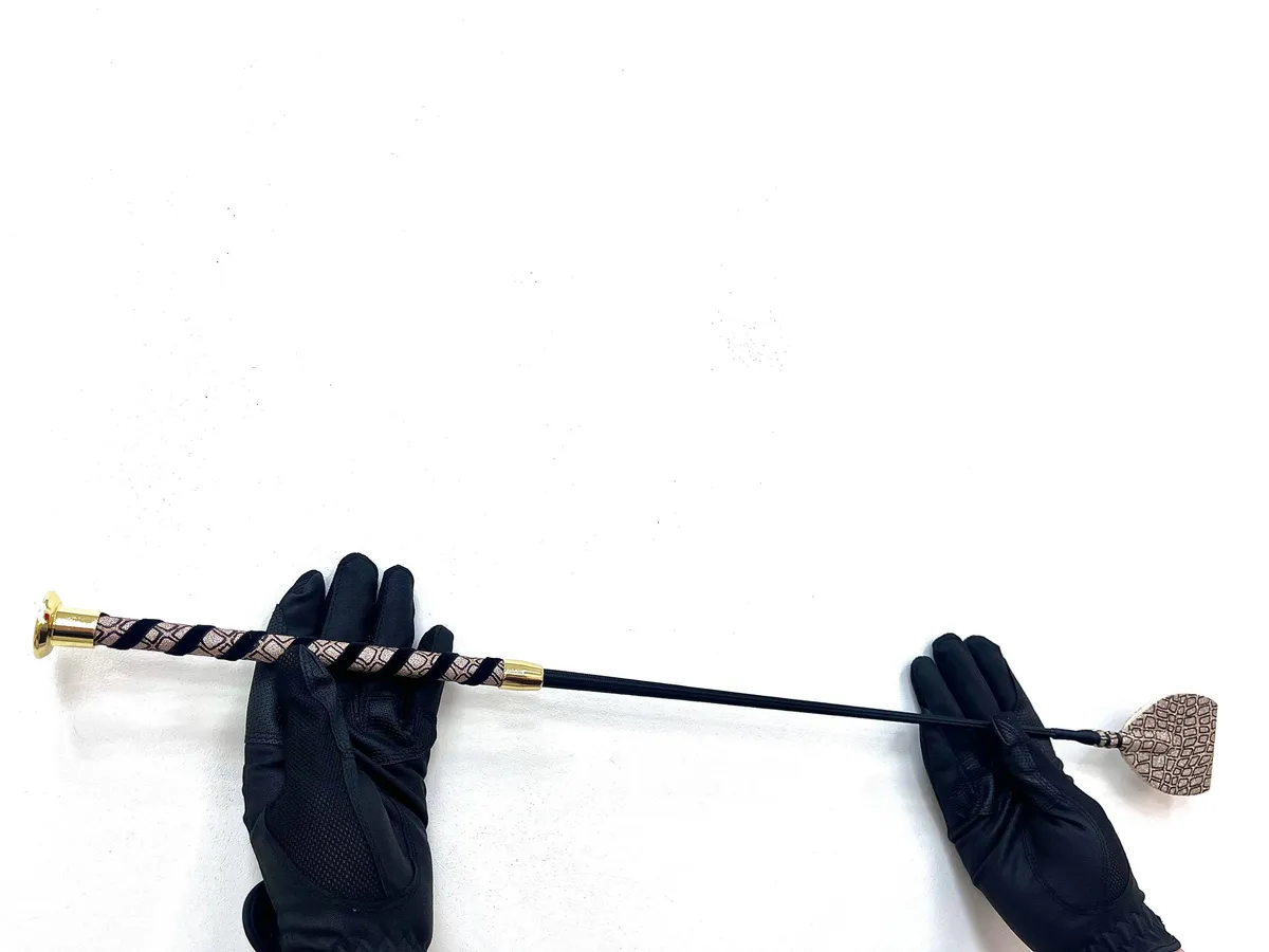 Хлыст конкурный 65 см с декоративной хлопушкой