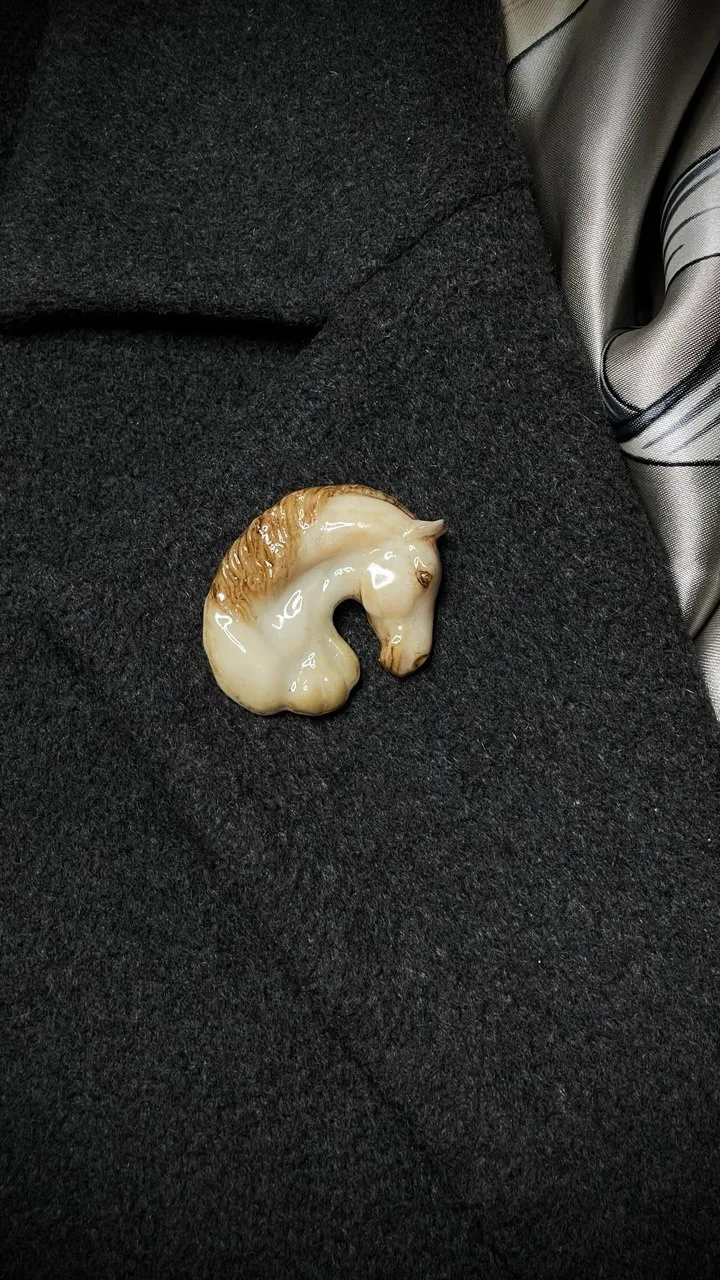 Брошь Тяжеловоз слоновая кость (имитация)