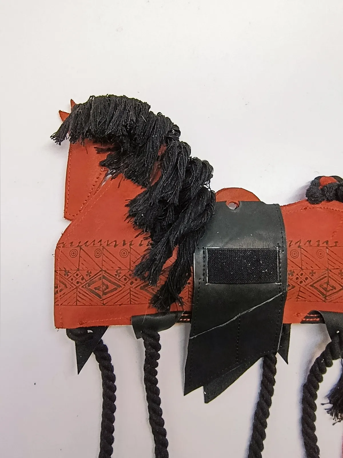 Игрушка для лошади Мезенский конь Красный с дозатором корма