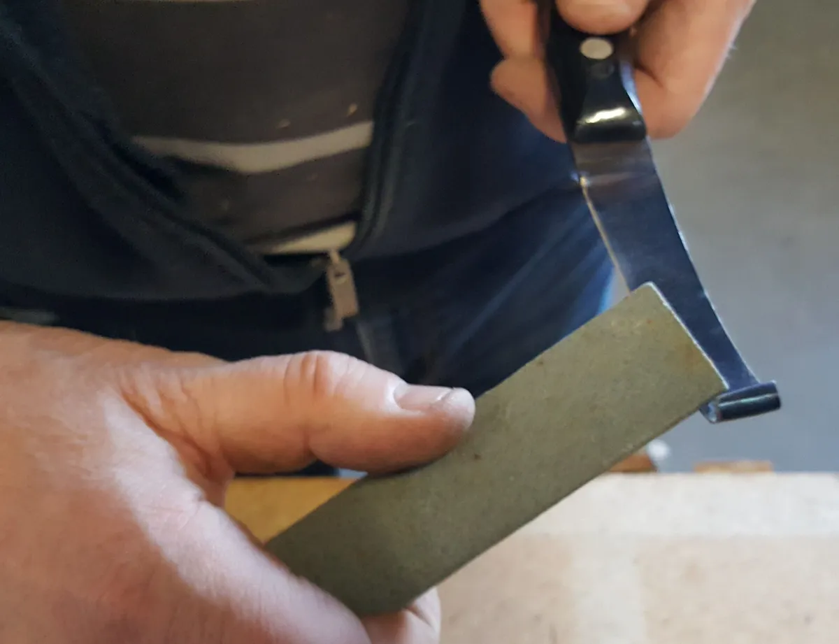 Точильный камень для ковочного инструмента