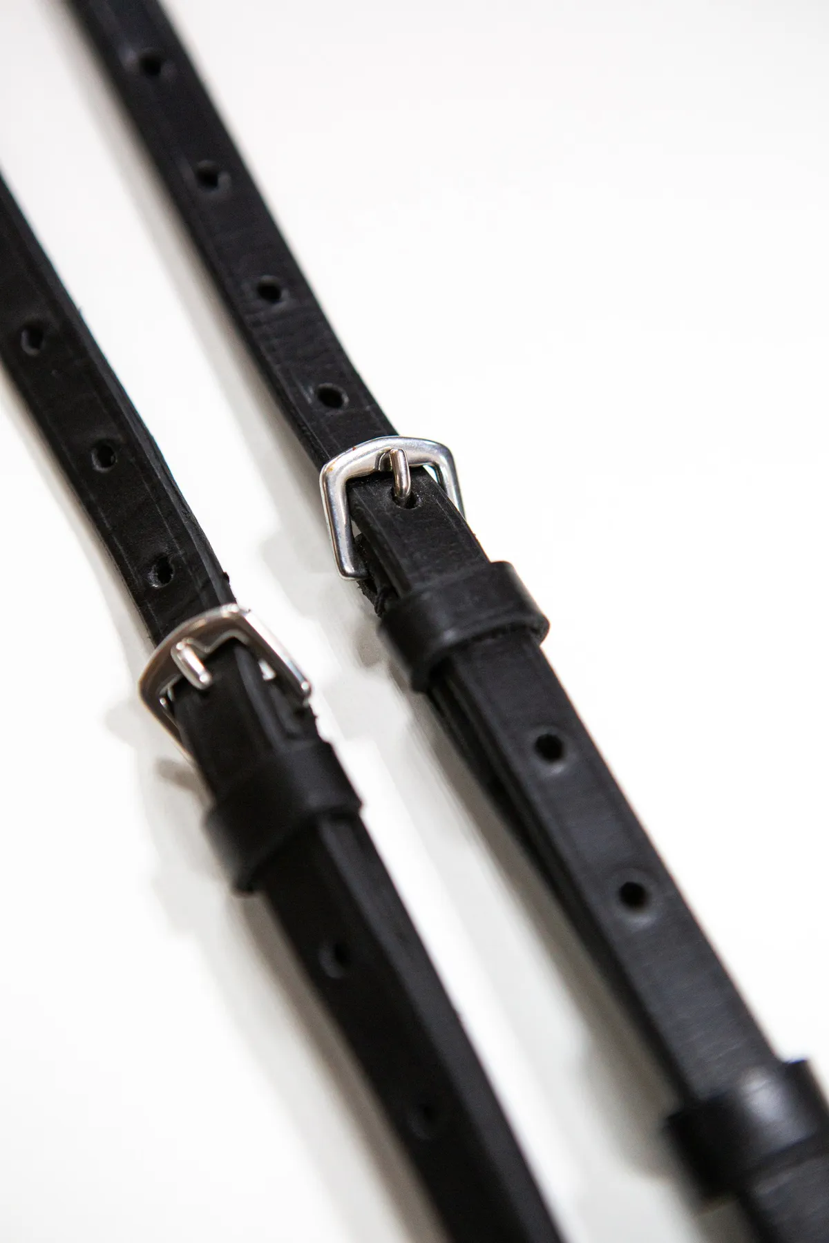 Подперсье Dana кожа, кристаллы, регулируемые усы