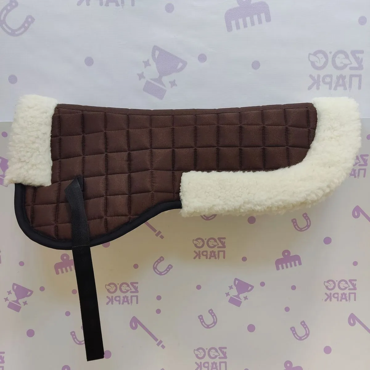 Меховушка под седло, Кубики белый, коричневая