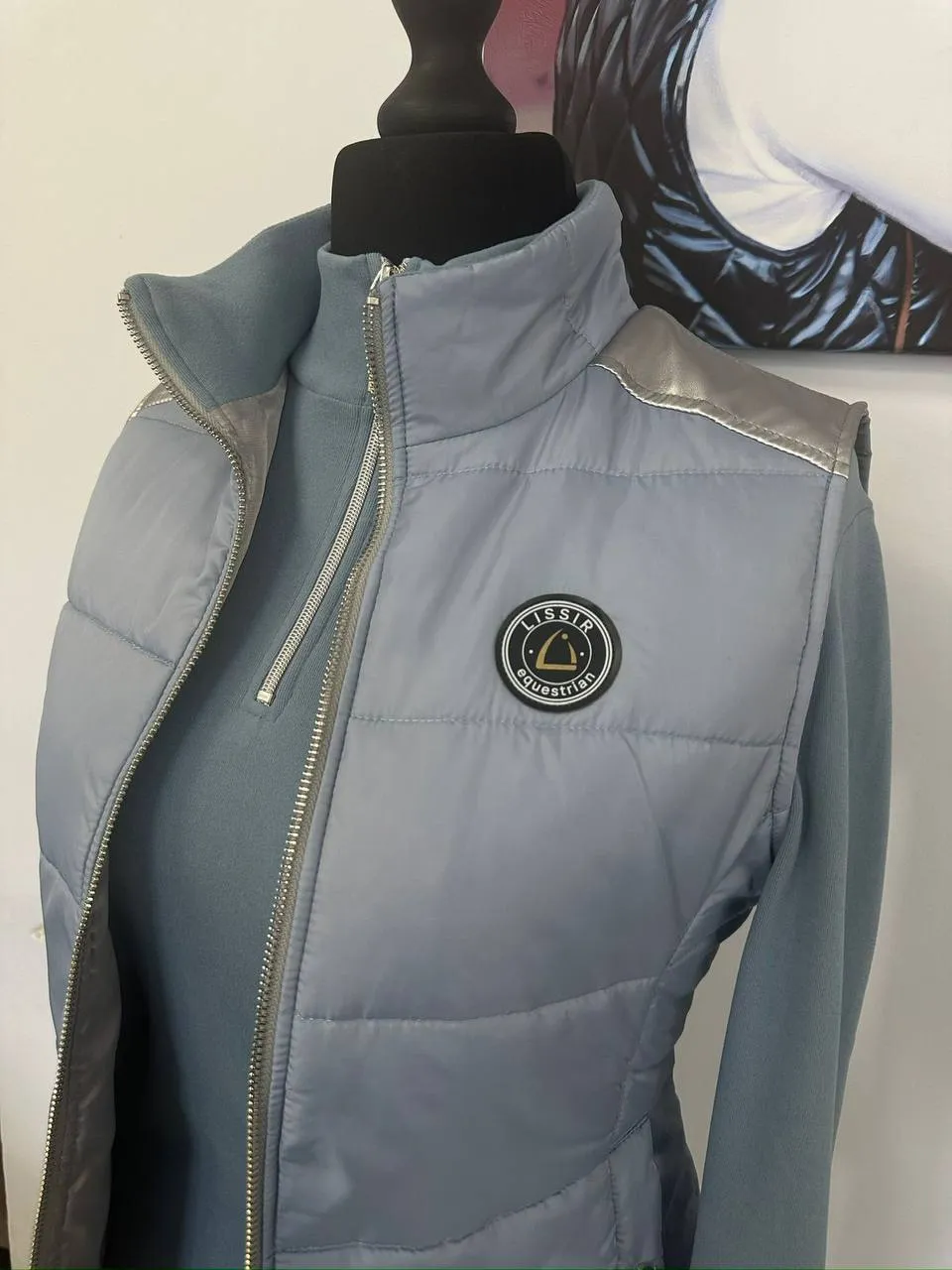 Жилетка для конного спорта голубая