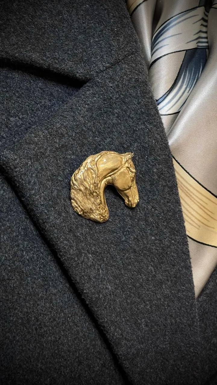 Брошь Орловский рысак золотистый