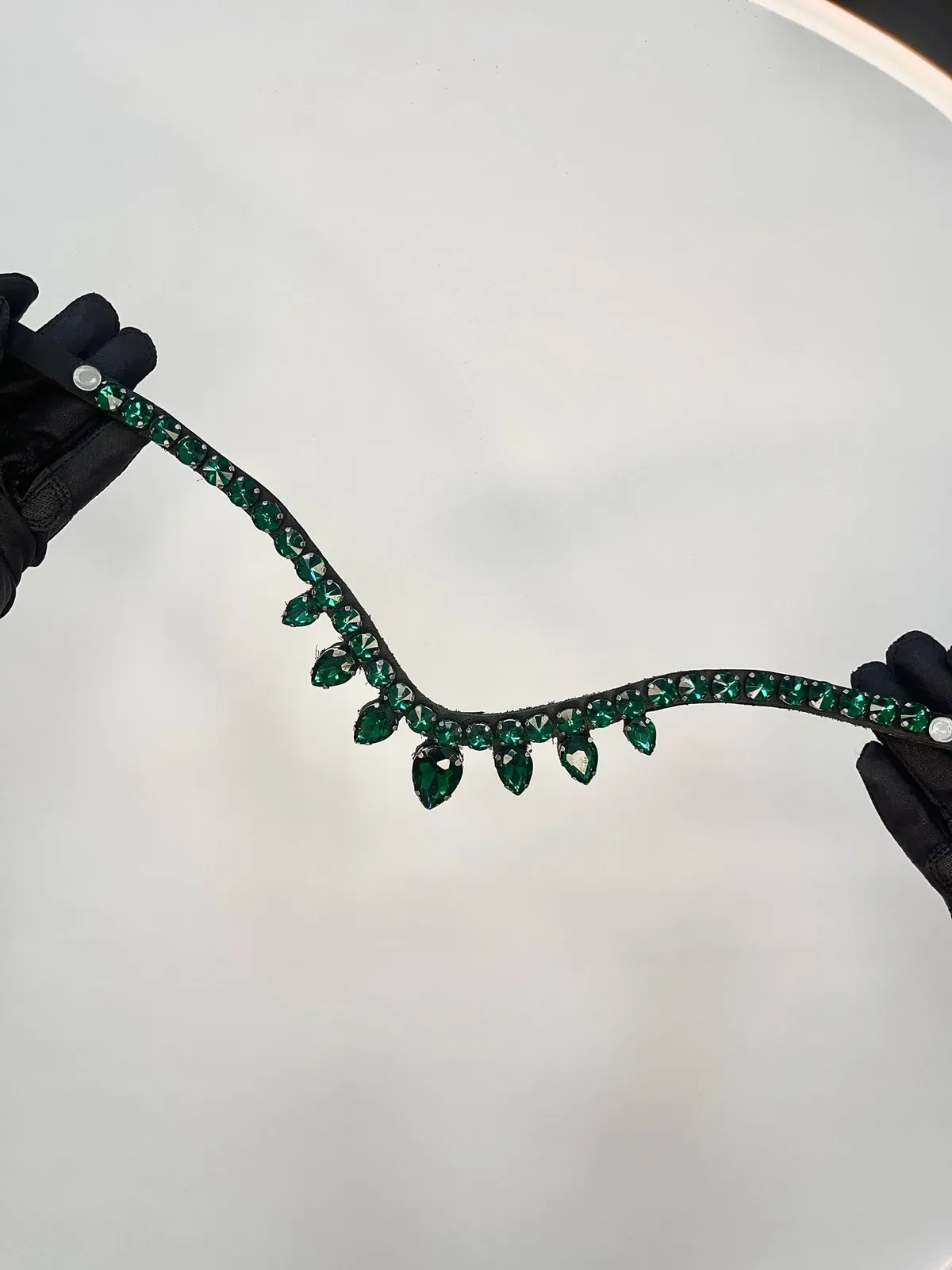 Налобник Kalipso со стразами изумрудного цвета, размер full (42 см) УЦЕНКА